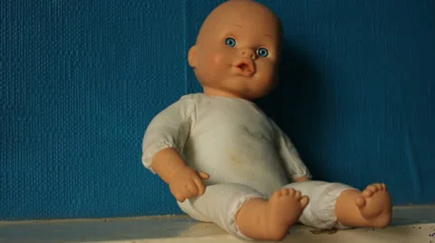 Creepy Doll Vídeos de archivo 25946713