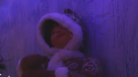 Creepy Eskimo Doll Focus Pull 库存影片 49950926