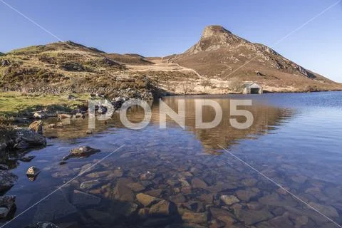 Cregennan Lakes boathouse, Snowdonia, Wales, on a clear, sunny day Stock Photos