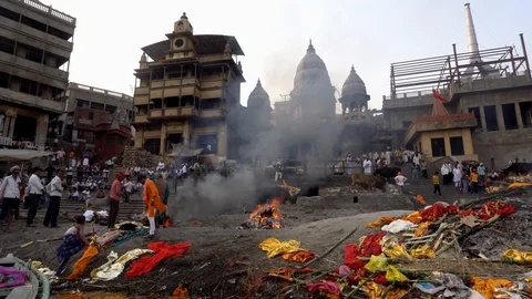Cremation at Manikarnika Ghat 스톡 동영상 103425191