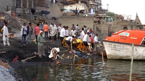 Cremation at Manikarnika Ghat 스톡 동영상 103428039