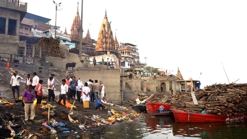 Cremation at Manikarnika Ghat 스톡 동영상 103428208