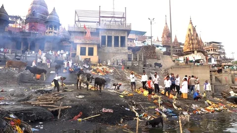 Cremation at Manikarnika Ghat 스톡 동영상 103428231