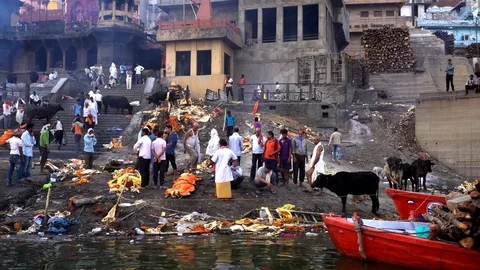 Cremation at Manikarnika Ghat 스톡 동영상 103443190