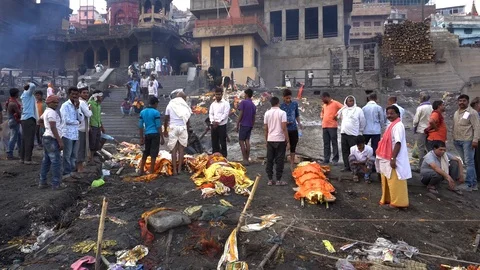 Cremation at Manikarnika Ghat 스톡 동영상 103443308