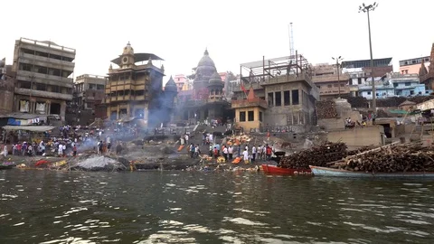 Cremation at Manikarnika Ghat 스톡 동영상 103445013