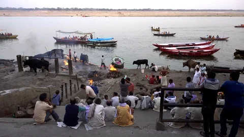 Cremation at Manikarnika Ghat 스톡 동영상 103445182