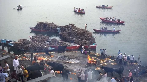 Cremation at Manikarnika Ghat Stock Footage 103458401