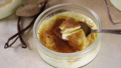 Creme brulee dessert Stock-Footage 202662820