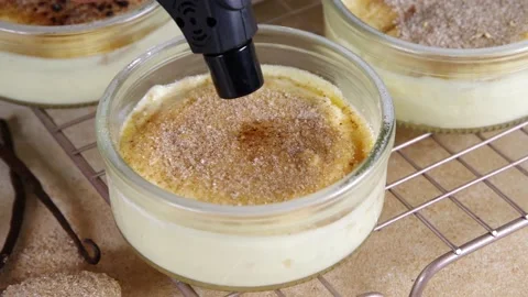 Creme brulee dessert Vídeo Stock 202662829