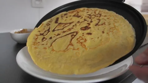 Crepe cooking Stock Footage 201867204