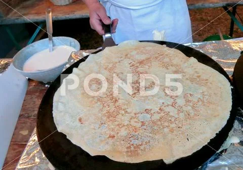 Crepe in large pan Stock Photos