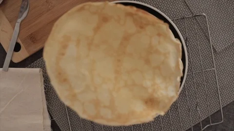 Crepes caida Stock Footage 130033552