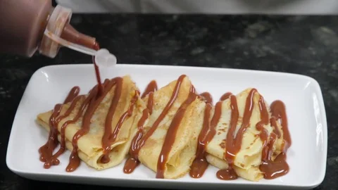 Crepes with caramel 스톡 동영상 84832995