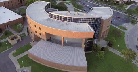 Crescent brick classroom building at the University of Central Florida Vídeo Stock 64806654