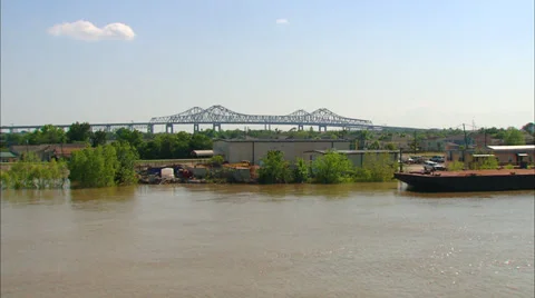 Crescent City Bridge from MS River Vídeos de archivo 36807093