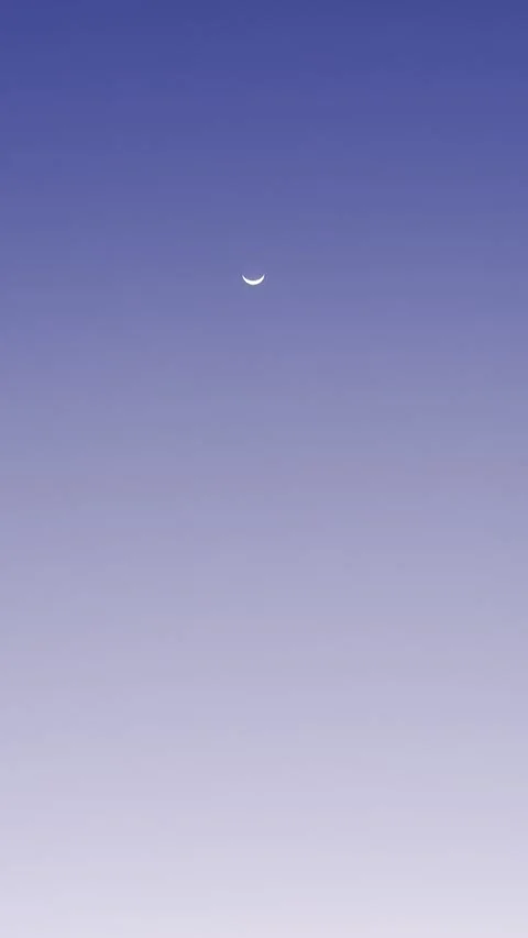 Crescent Moon in Evening Blue Sky Видео 344991265