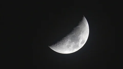 Crescent moon or half moon on dark black night  Видео 100077057