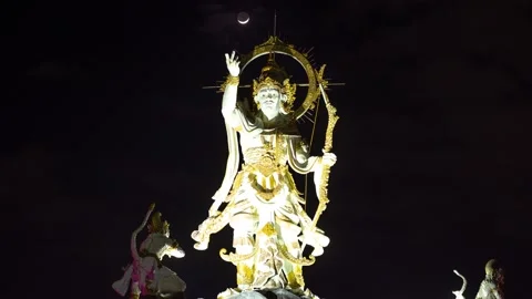 Crescent Moon Setting Over Titi Banda Statue at Night in Denpasar, Bali Stock Footage 194534442