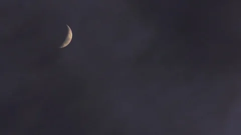 Crescent peach moon with clouds moving reveal then cover Vidéo 88962887
