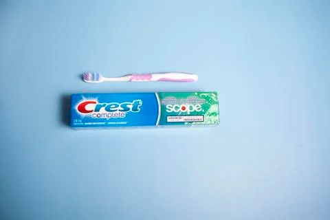 Crest toothpaste and brush Foto stock