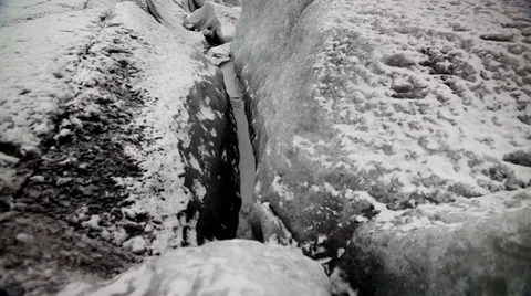 Crevice of Icelandic glacier Video stock 36375344