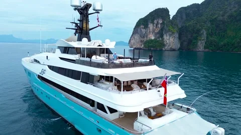 The crew asks the drone to leave. 動画素材 323375624