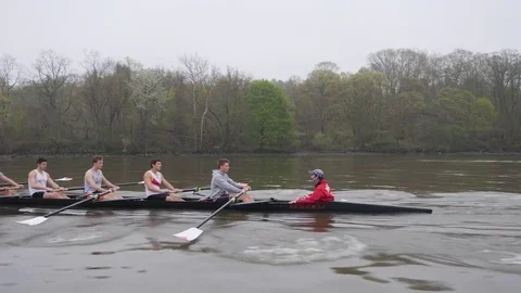 Crew boat rowing in unison in late spring Vidéo 80614219