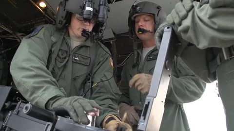 Crew from Hurlburt Field's 8 SOS preflight a Bell-Boeing CV-22 - 2014 库存影片 100749262