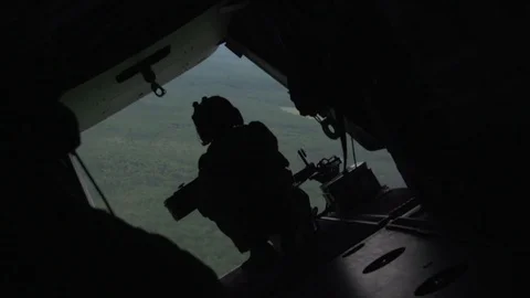 Crew from Hurlburt Field's 8 SOS preflight a Bell-Boeing CV-22 - 2014 库存影片 100749273