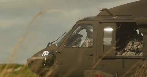 Crew Loading and taking off Video stock 84032713