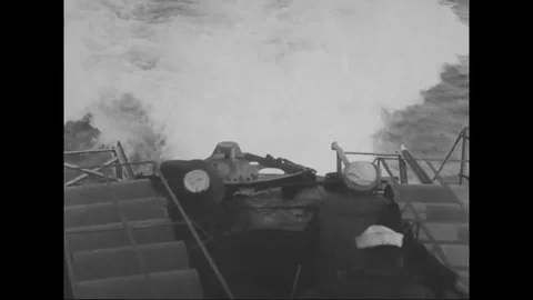 Crew members drop and scenes of exploding two depth bombs - 1917-1919 Vídeos de archivo 98952195