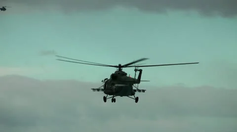 The crew of the MI-8 helicopter trains according to the task Видео 12679207