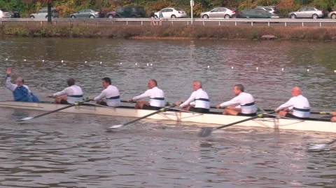 Crew Team Waving to Spectators Vídeos de archivo 43058227