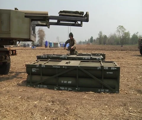 Crewman loading ammunition into high mobility artillery rocket system HIMARS Vidéo 102944368
