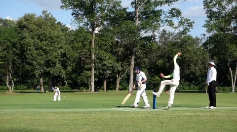 Cricket bowler Stock Footage