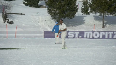 Cricket on ice bowling slow motion Видео 62295518