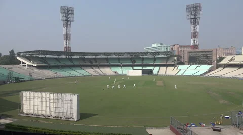 Cricket test match in an empty stadium in Kolkata, India Vídeos de archivo 48785141