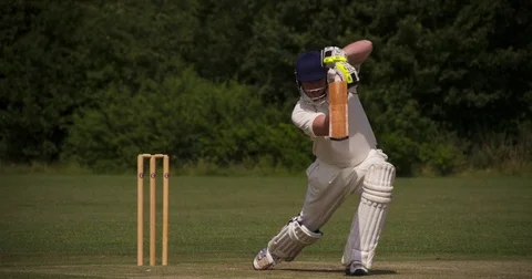 A Cricketer plays a fine shot. Vídeo Stock 80428340