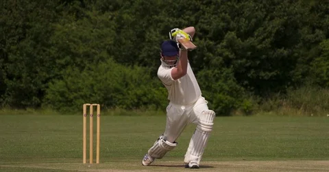 A Cricketer plays a fine stroke. Vídeos de archivo 80428240
