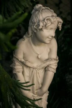 Crimea Vorontsov palace closeup side view old-aged little girl light white ma Foto stock