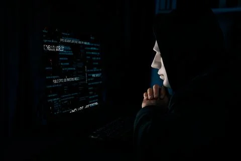 Criminal anonymous mask's hack programmer trying to approach main data. Surmise. Foto stock