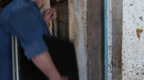 Criminal with a case Vídeo Stock 23111298