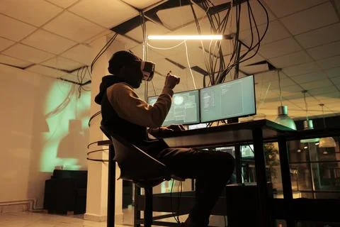 Criminal coding malware in virtual reality, cracking database password Stock-Fotos