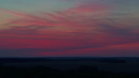 Crimson sunset with feathery clouds Stock Footage 171732901