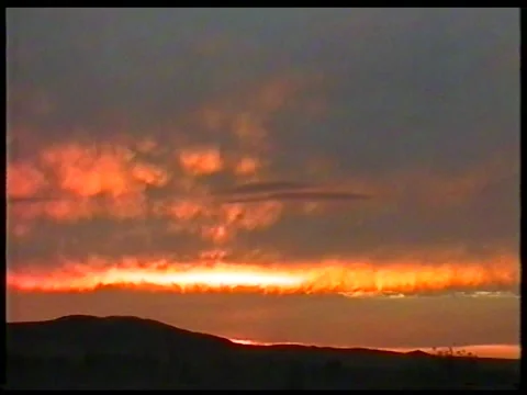  Crimson Sunset Vídeos de archivo 344379992