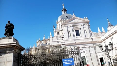 Cripta de la Catedral de la Almudena, tracking shot Stock Footage 116881502