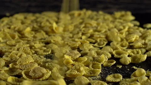 Crisp tasty cornflakes falling down. Видео 73478514