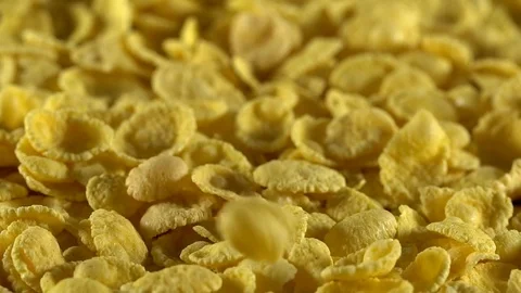 Crisp tasty cornflakes falling down. Vídeos de archivo 74718956