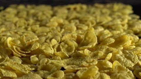 Crisp tasty cornflakes falling down. Vídeos de archivo 74718978